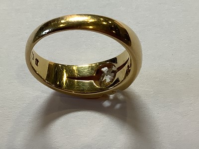 Lot 91 - A gentleman's diamond solitaire ring.
