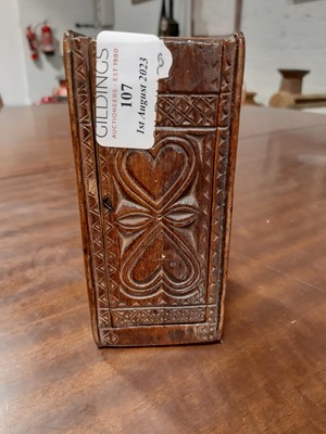 Lot 107 - Treen box