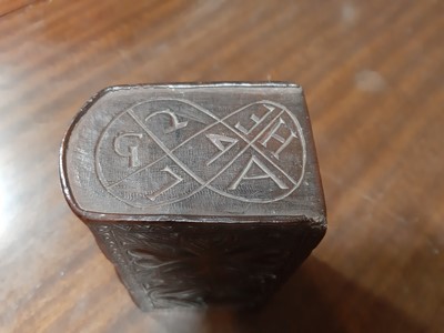 Lot 107 - Treen box