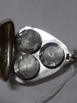 Lot 310 - Victorian silver triangular triple Sovereign coin case