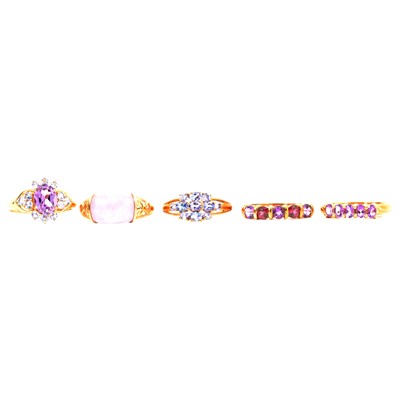 Lot 25 - Eight purple gemstone rings, natural and synthetic gemstones.