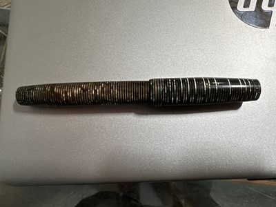 Lot 204 - A large collection of pens