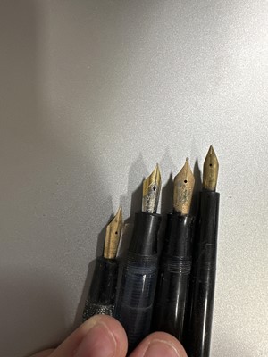 Lot 204 - A large collection of pens