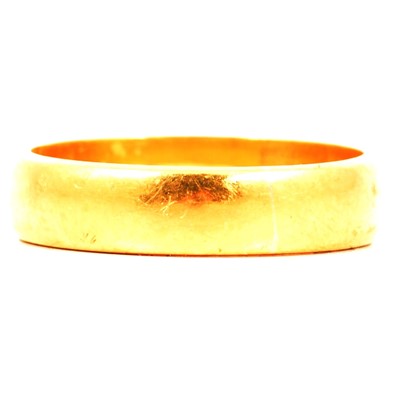 Lot 124A - A 22 carat yellow gold wedding band.