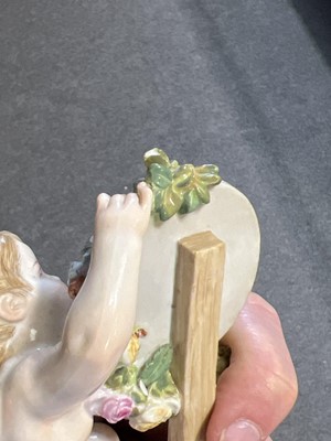 Lot 10 - Meissen porcelain figure