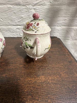 Lot 15 - Pair of Mennecy porcelain custard cups (or pot à jus).